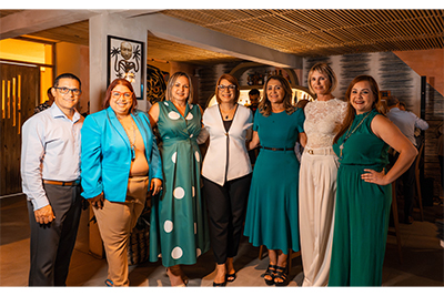 2. Eliseo Martínez, Emmeline López, Sogdalia Tores, Daliana Rivera, Elba Rivera, Colleen McCarthy, Yarelis González