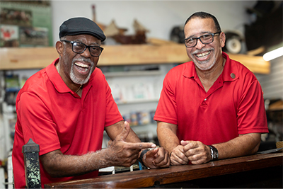 REY MONTAÑEZ Y VICTOR SKERRET - AKANGANA