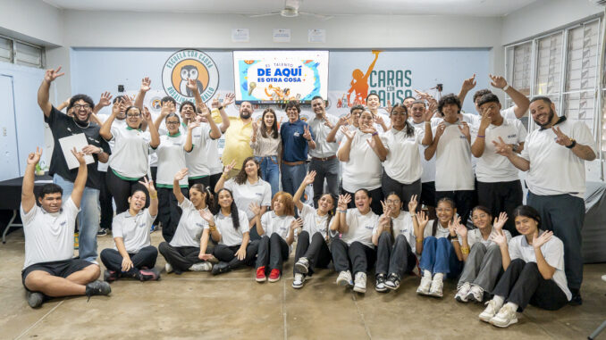 Los jóvenes de La Academia de la Escuela con Causa Rosalina Caraballo, comparten durante el anuncio de la alianza entre Wendy's y Fundación Rimas.