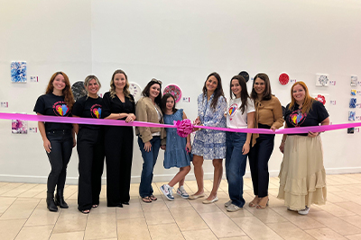 Staff de Lilys Agles, junto a Lily y el equipo del Mall of San Juan