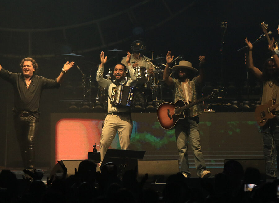 Carlos Vives 18